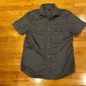 Mens short sleeve shirt size M